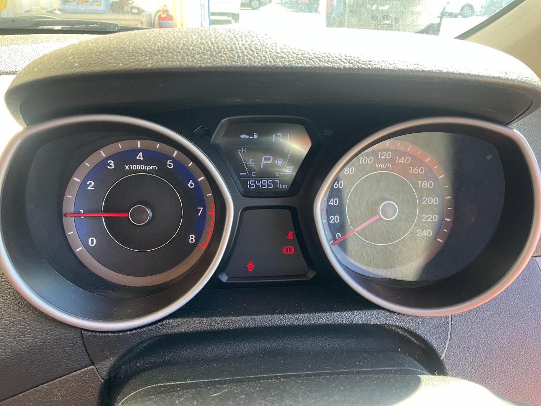 Photo '8' of Hyundai Elantra