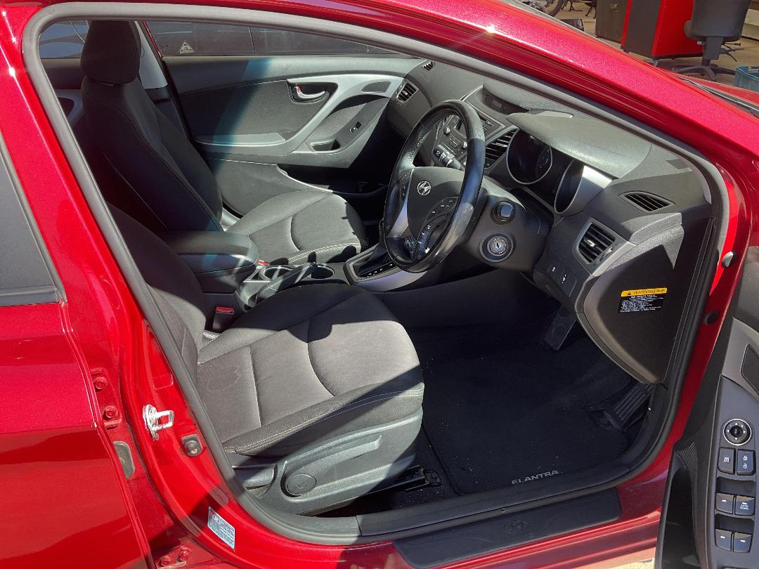 Photo '9' of Hyundai Elantra