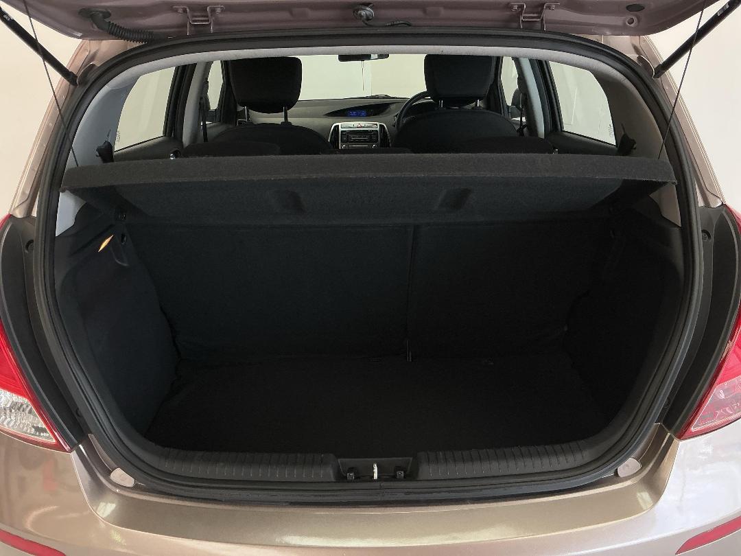 Photo '14' of Hyundai I20