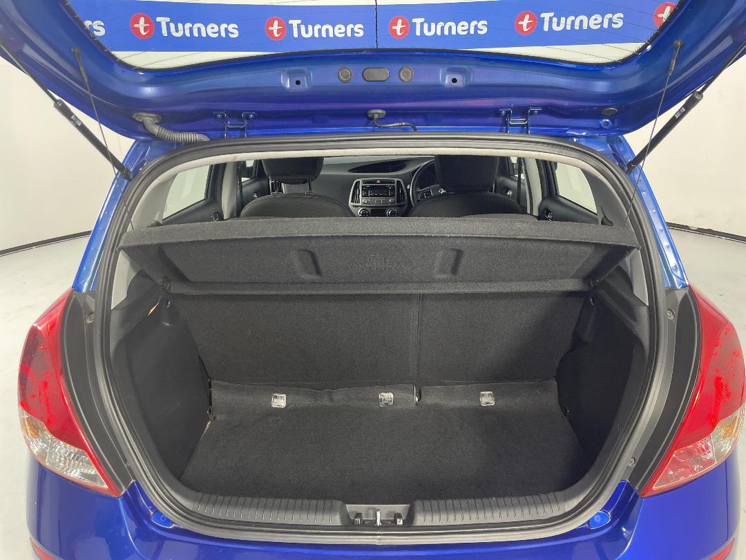 Photo '14' of Hyundai I20