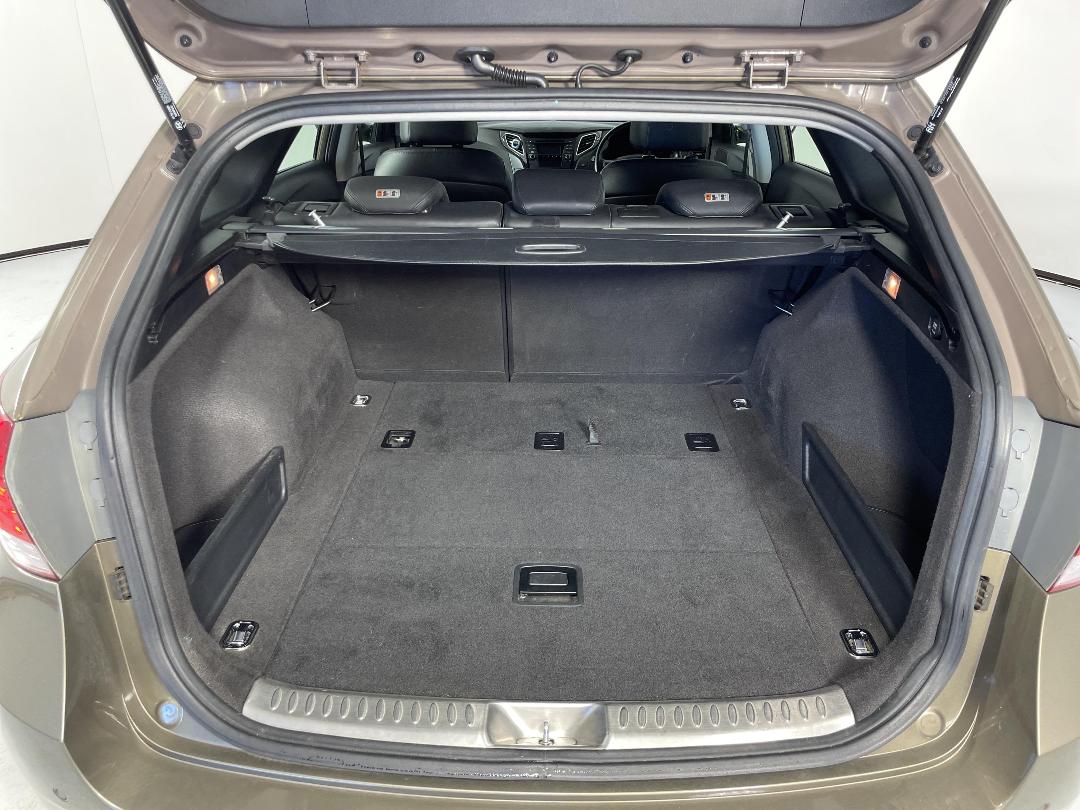 Photo '14' of Hyundai I40