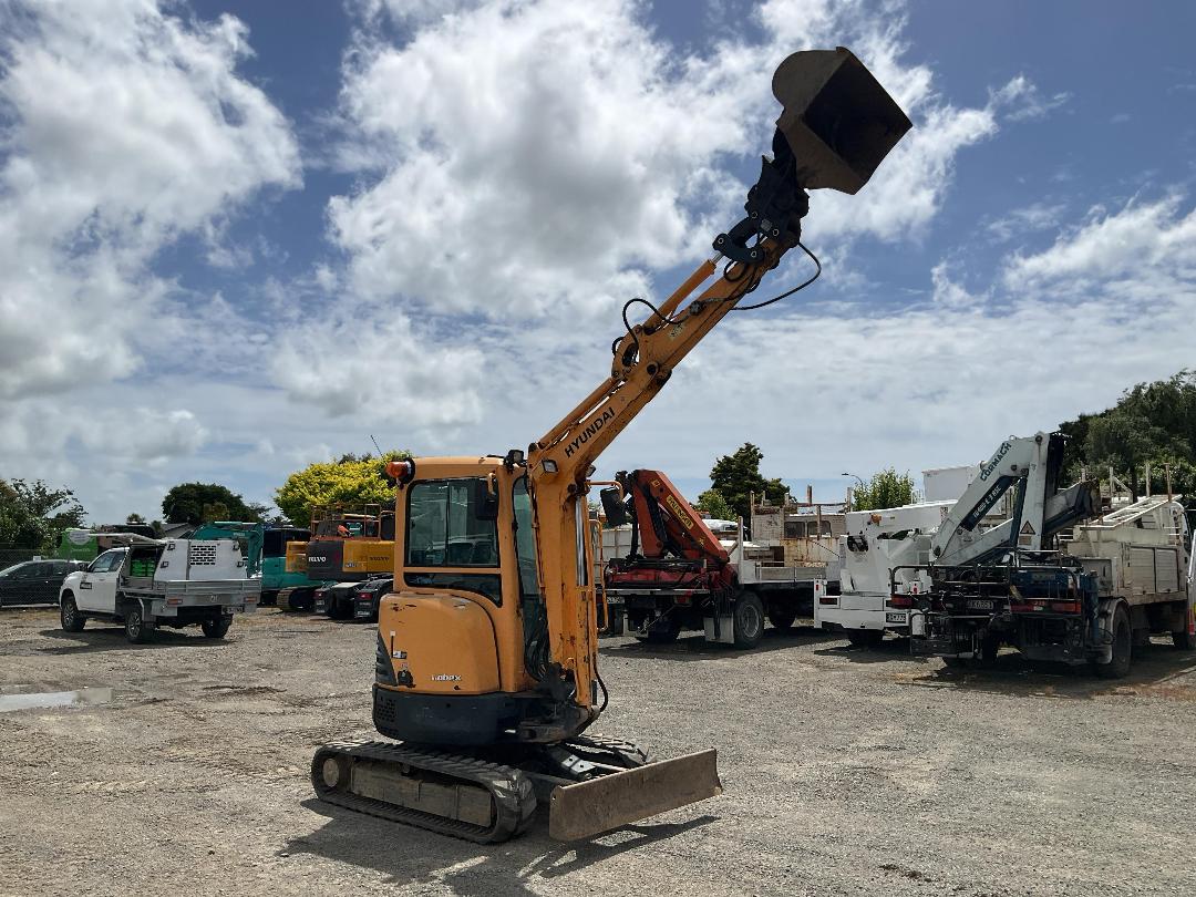 Photo '24' of Hyundai Robex 27Z-9 Excavator Photo '24' of Hyundai Robex 27Z-9 Excavator