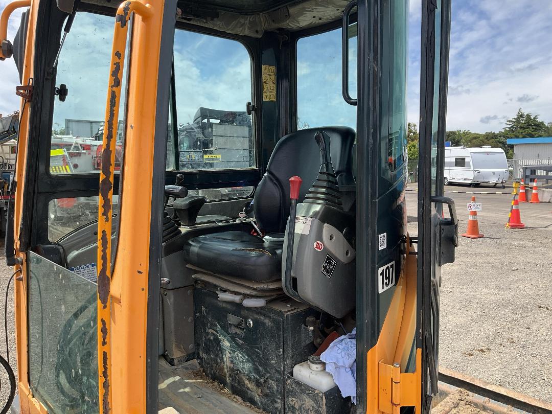 Photo '36' of Hyundai Robex 27Z-9 Excavator Photo '36' of Hyundai Robex 27Z-9 Excavator