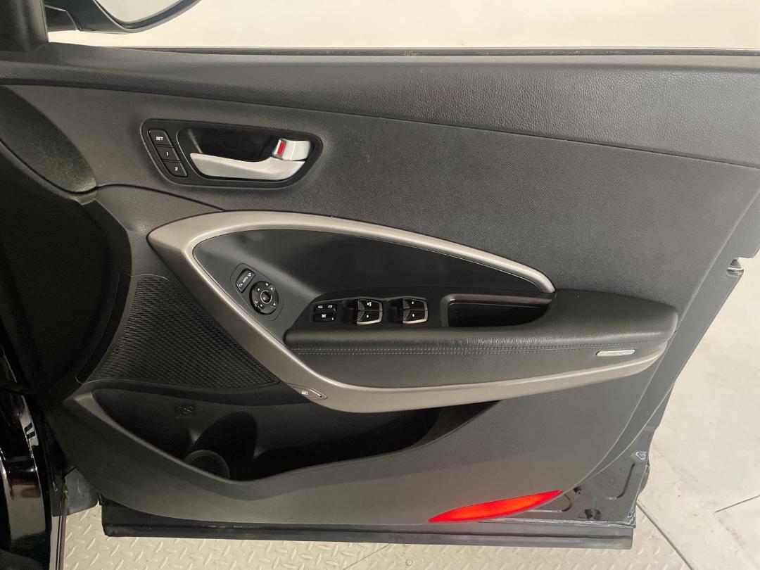 Photo '15' of Hyundai Santa FE Photo '15' of Hyundai Santa FE