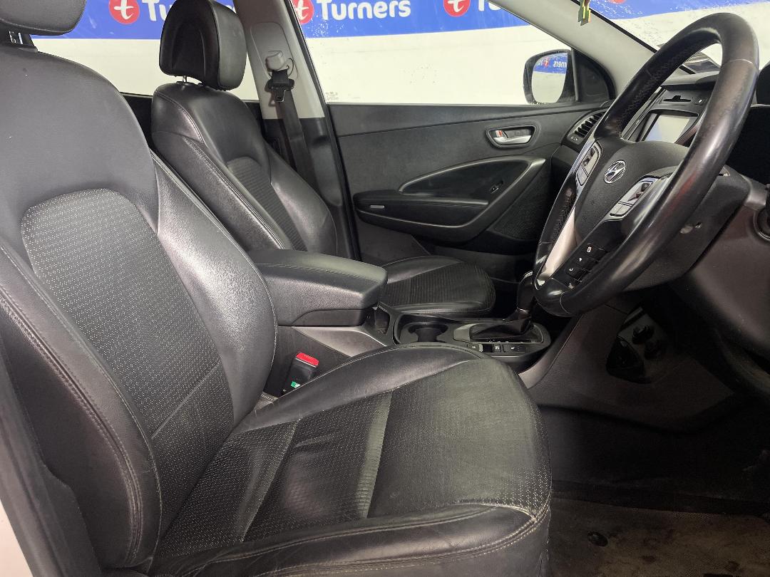 Photo '16' of Hyundai Santa FE