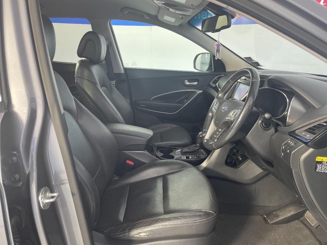 Photo '16' of Hyundai Santa FE