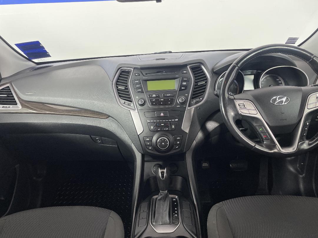 Photo '17' of Hyundai Santa FE