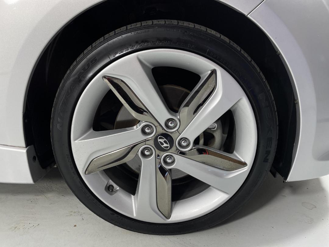 Photo '9' of Hyundai Veloster Photo '9' of Hyundai Veloster