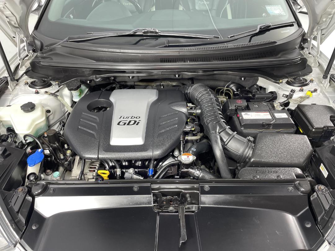 Photo '13' of Hyundai Veloster Photo '13' of Hyundai Veloster