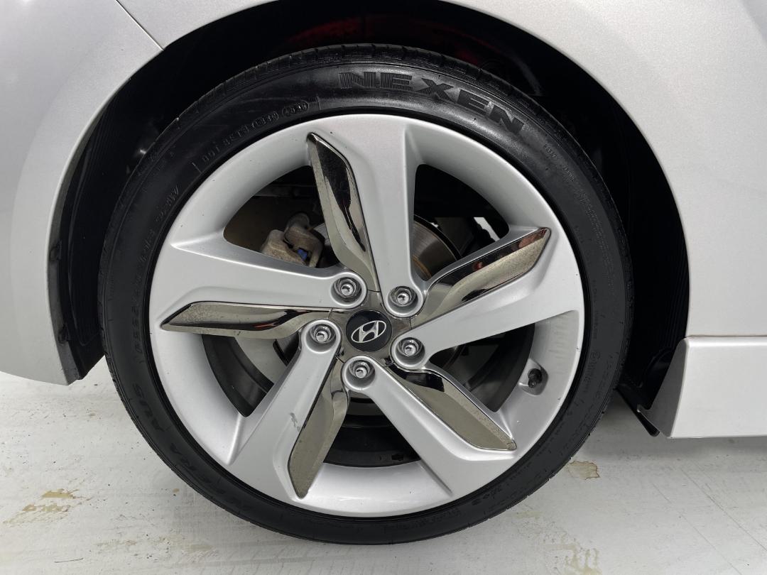 Photo '12' of Hyundai Veloster Photo '12' of Hyundai Veloster