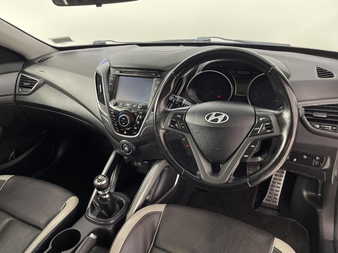 Photo '17' of Hyundai Veloster Photo '17' of Hyundai Veloster