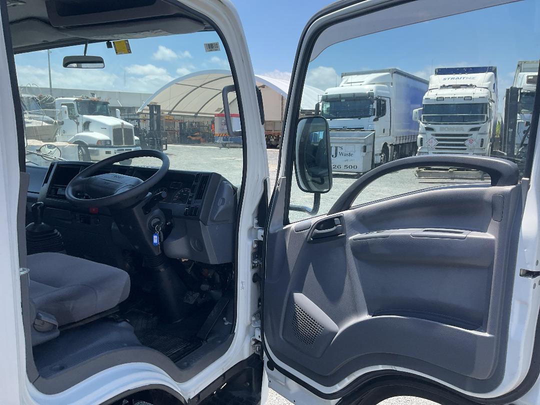 Photo '11' of Isuzu ELF FLAT DECK Flat Deck