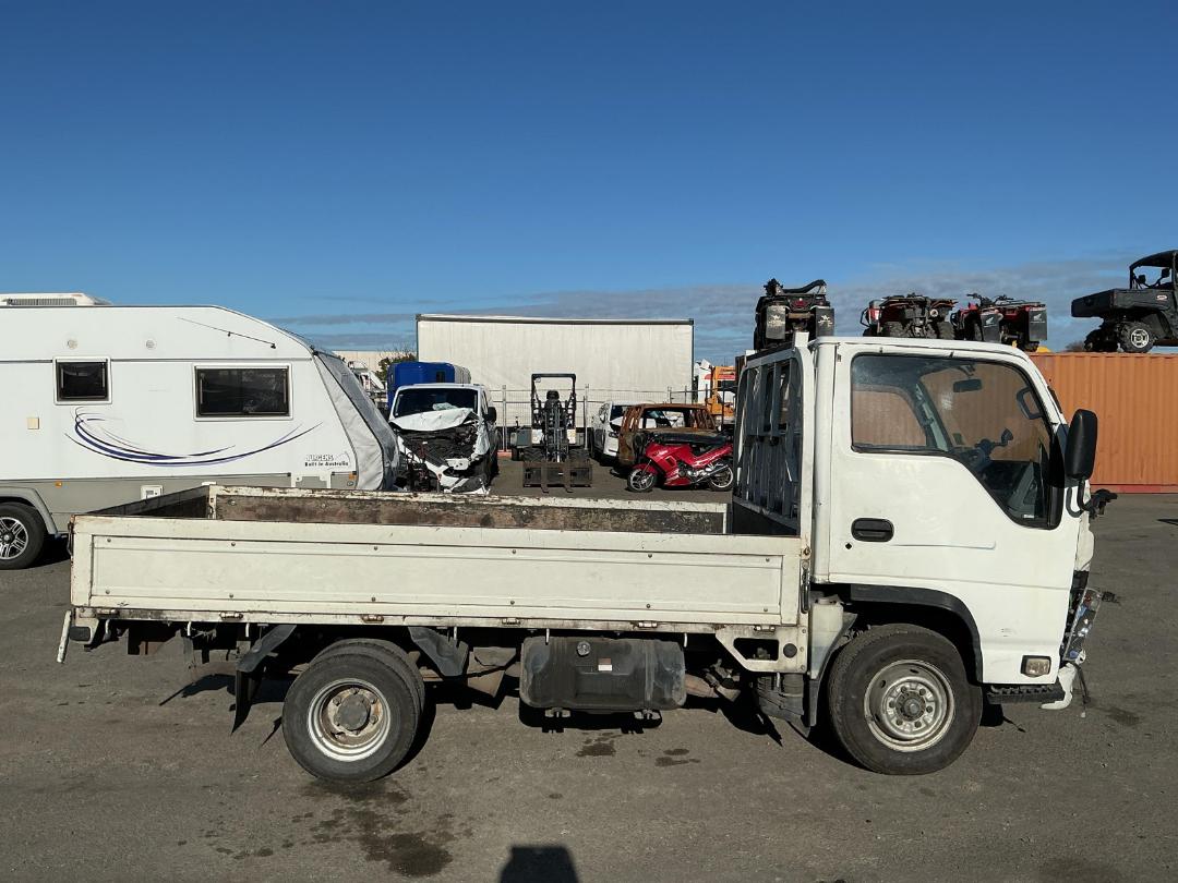 Photo '3' of Isuzu ELF Flat Deck Photo '3' of Isuzu ELF Flat Deck