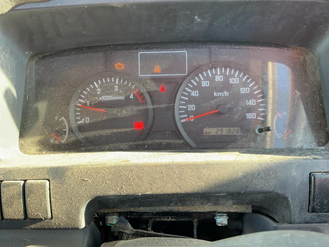 Photo '13' of Isuzu ELF Flat Deck Photo '13' of Isuzu ELF Flat Deck