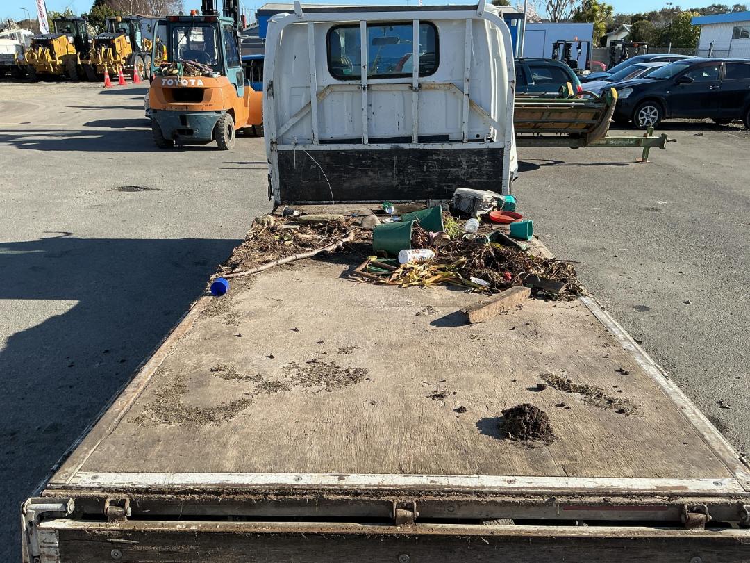 Photo '21' of Isuzu ELF Flat Deck Photo '21' of Isuzu ELF Flat Deck