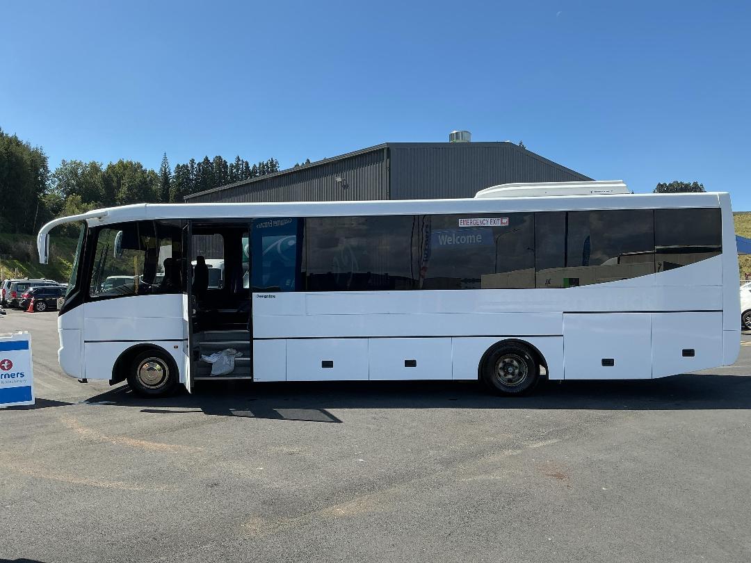 Photo '6' of Isuzu F Series FRD500 AMT Coach