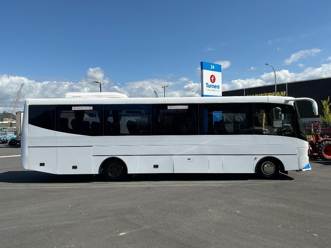 Photo '2' of Isuzu F Series FRD500 AMT Coach