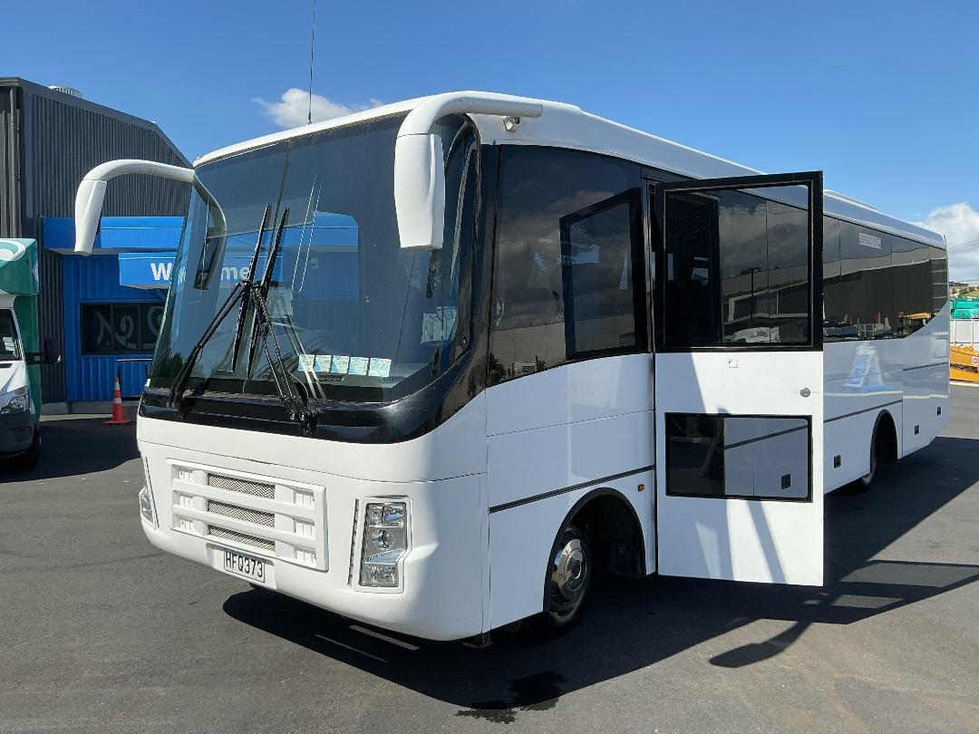 Photo '7' of Isuzu F Series FRD500 AMT Coach