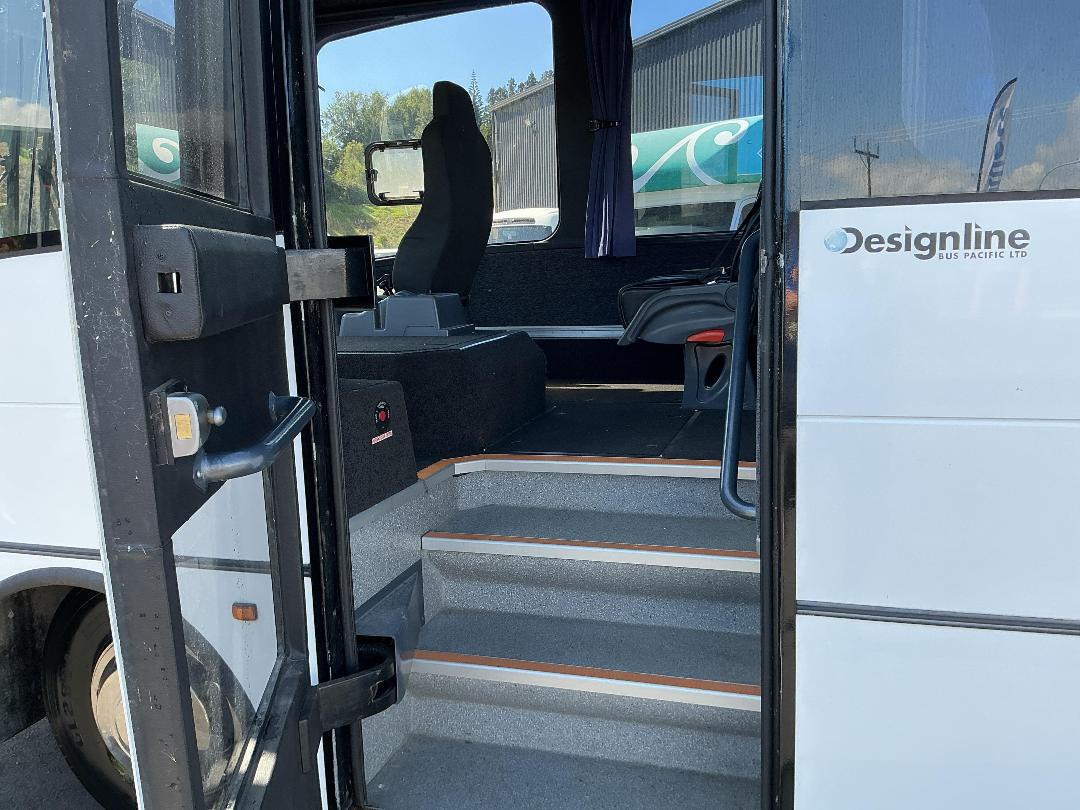 Photo '9' of Isuzu F Series FRD500 AMT Coach