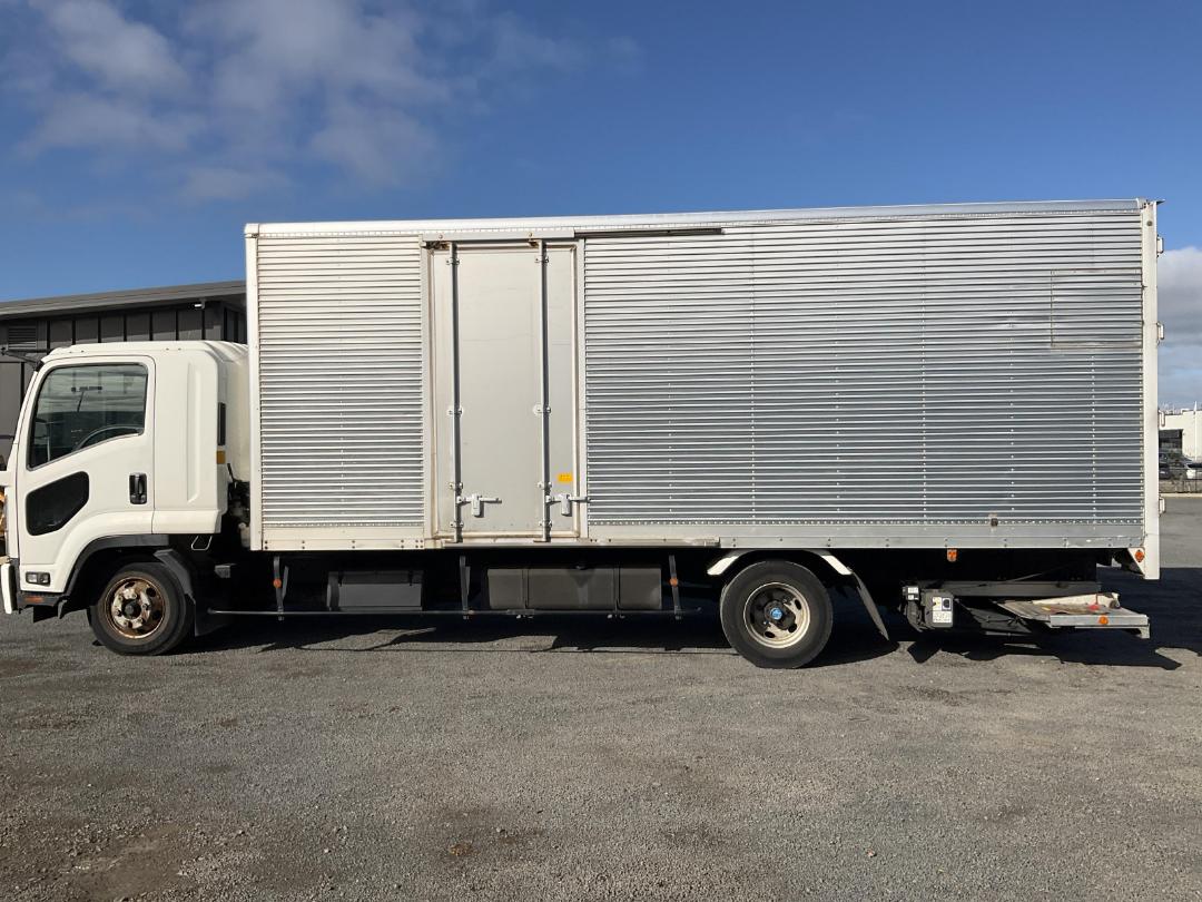 Photo '7' of Isuzu Forward BOXBODY/TAILLIFT Box Body