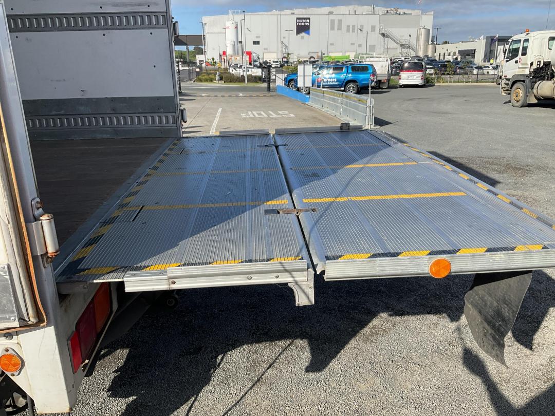 Photo '21' of Isuzu Forward BOXBODY/TAILLIFT Box Body