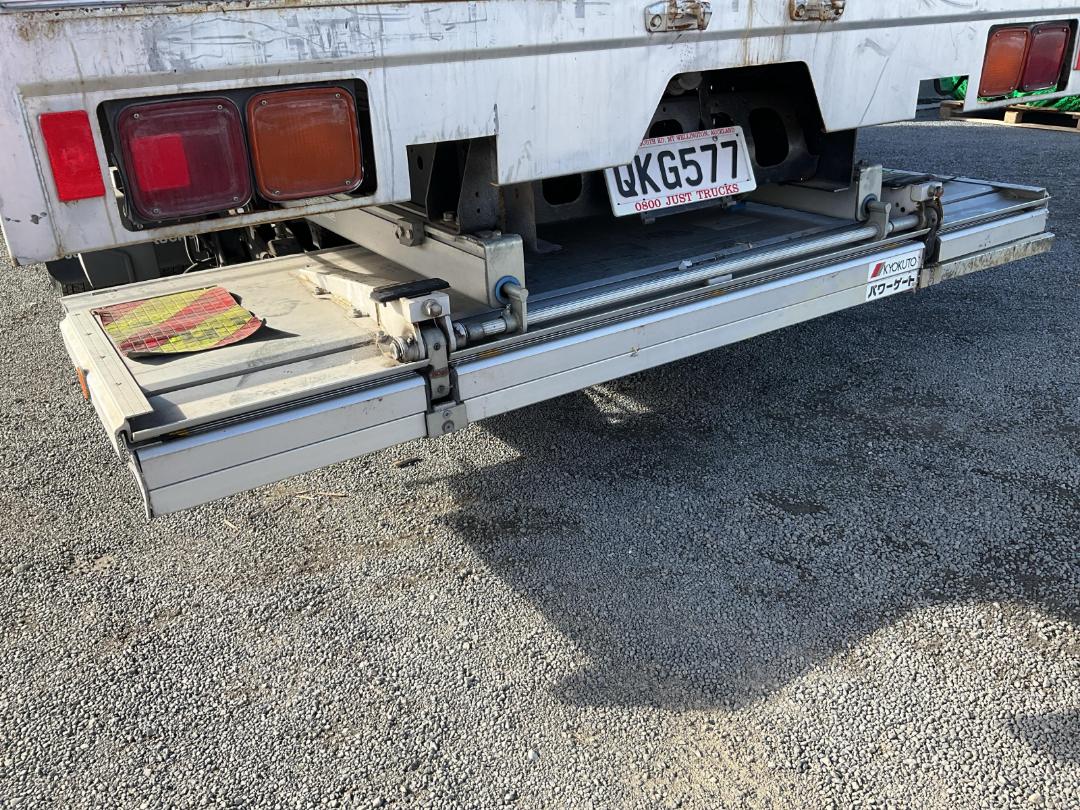 Photo '26' of Isuzu Forward BOXBODY/TAILLIFT Box Body