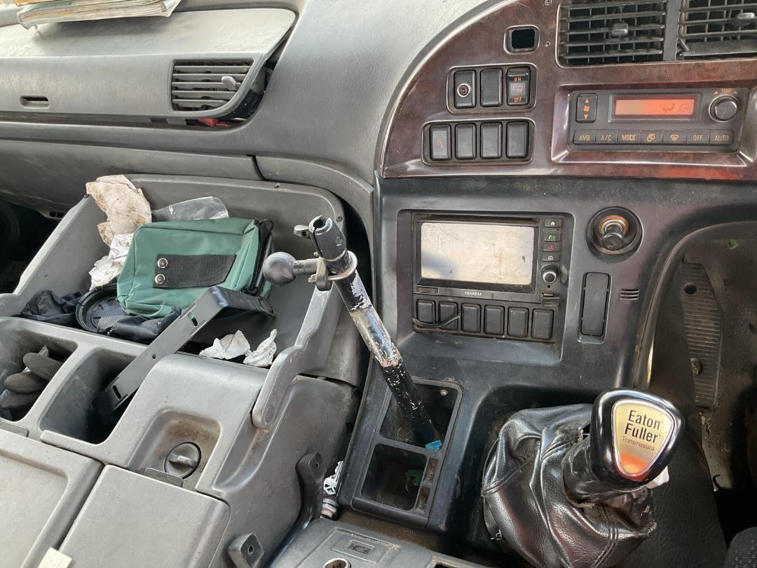 Photo '14' of Isuzu Giga CYH460LS Cab Chassis