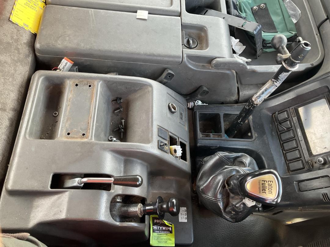 Photo '15' of Isuzu Giga CYH460LS Cab Chassis