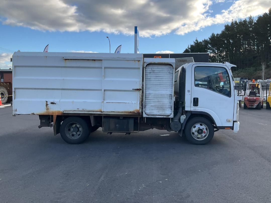 Photo '3' of Isuzu N Series NPR325M AMT Tipper