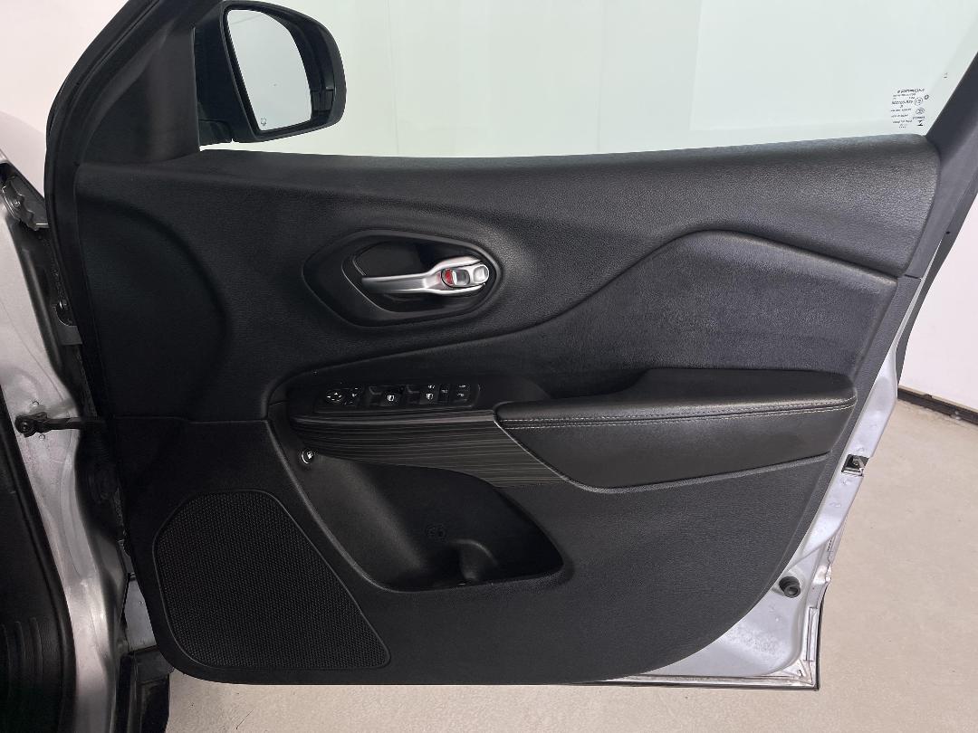 Photo '15' of Jeep Cherokee