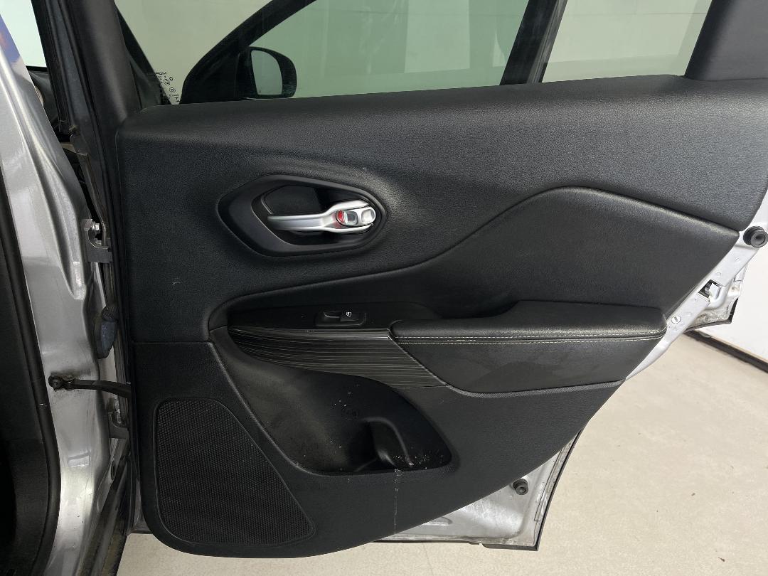 Photo '19' of Jeep Cherokee