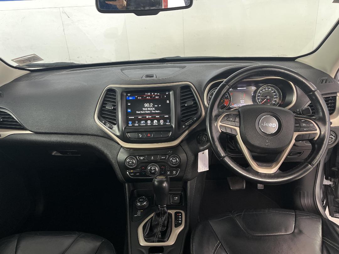 Photo '17' of Jeep Cherokee