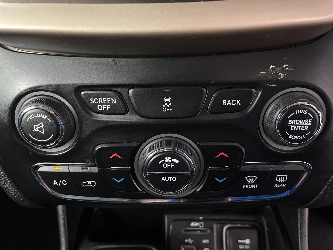 Photo '29' of Jeep Cherokee