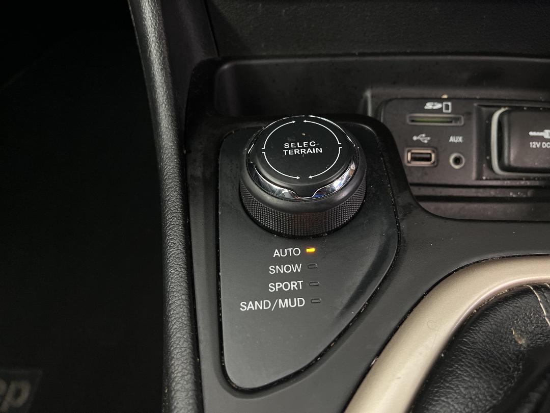 Photo '30' of Jeep Cherokee