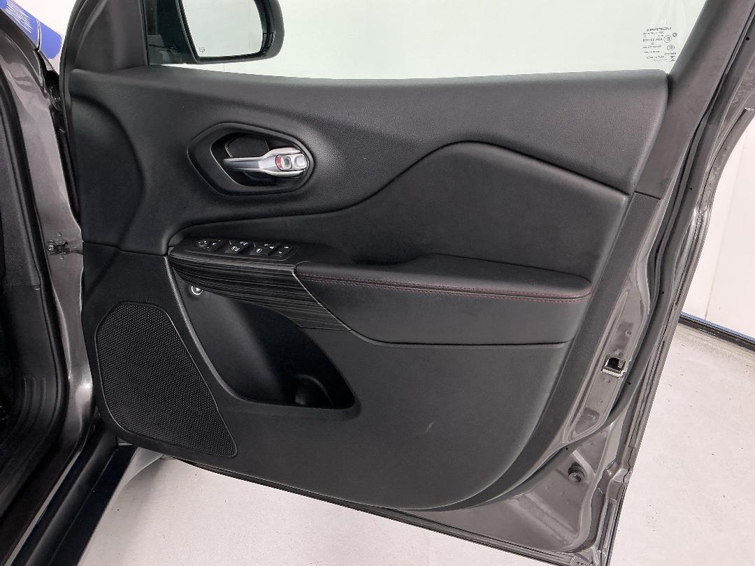 Photo '15' of Jeep Cherokee