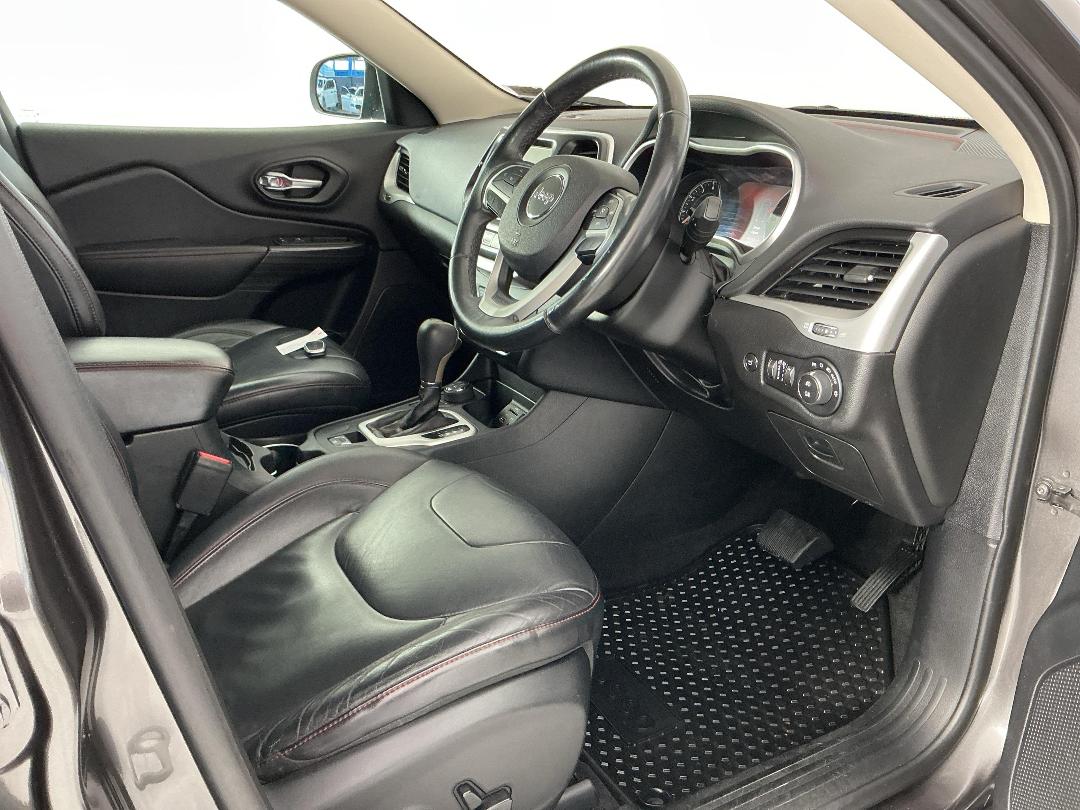 Photo '16' of Jeep Cherokee