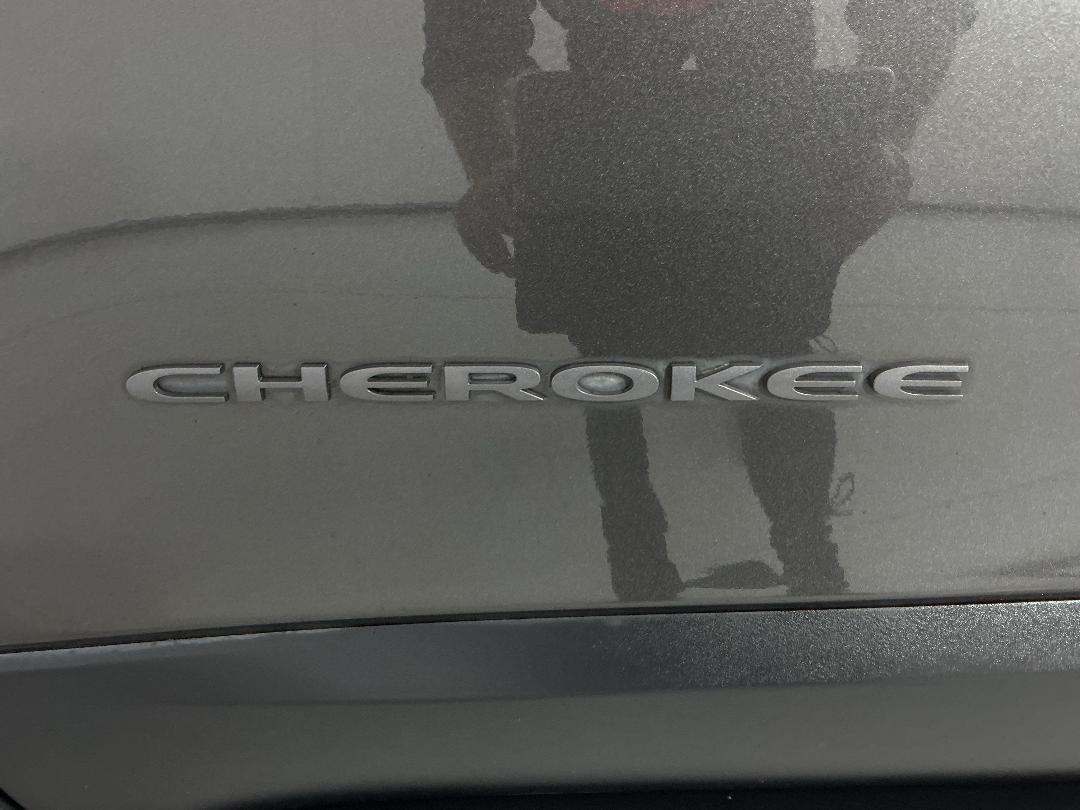 Photo '29' of Jeep Cherokee