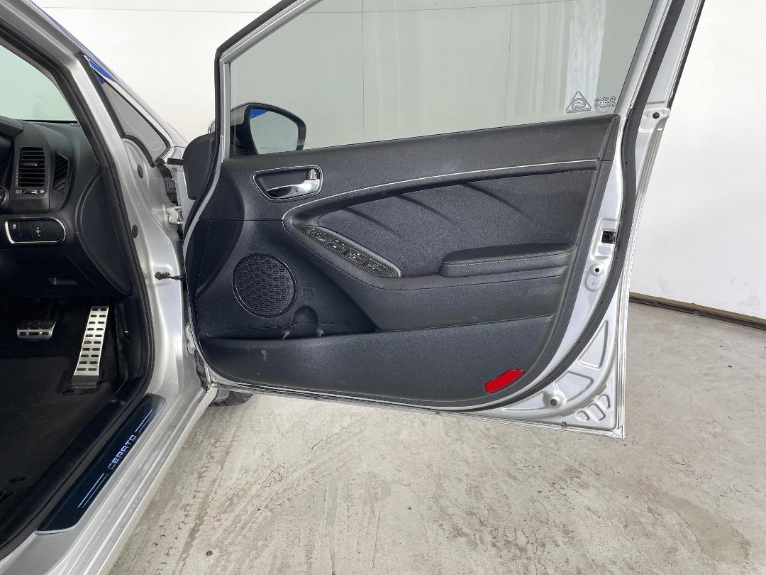 Photo '15' of KIA Cerato