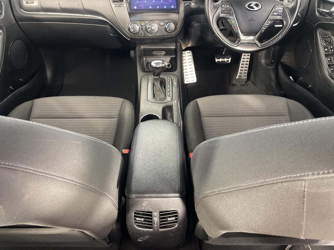 Photo '18' of KIA Cerato