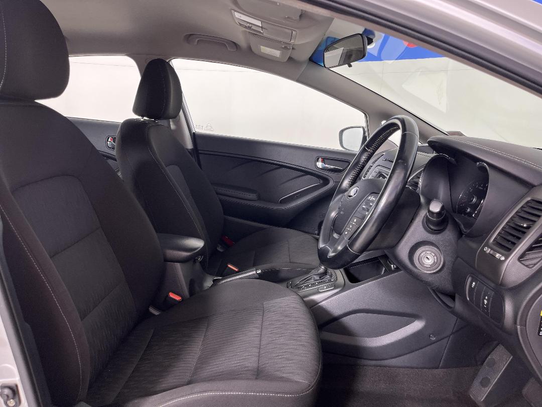 Photo '16' of KIA Cerato