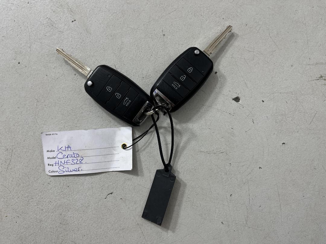 Photo '22' of KIA Cerato