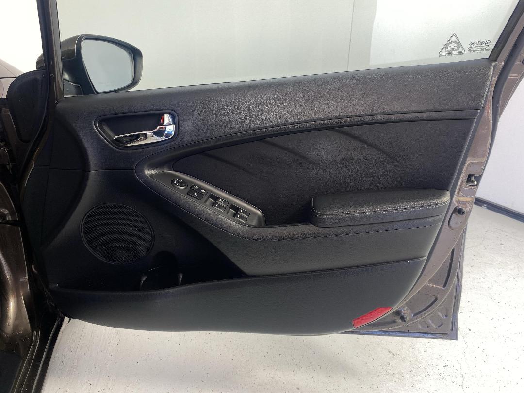 Photo '15' of KIA Cerato