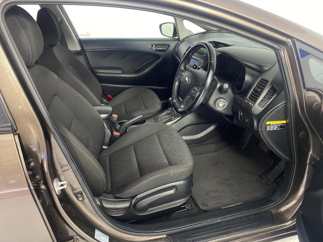 Photo '16' of KIA Cerato