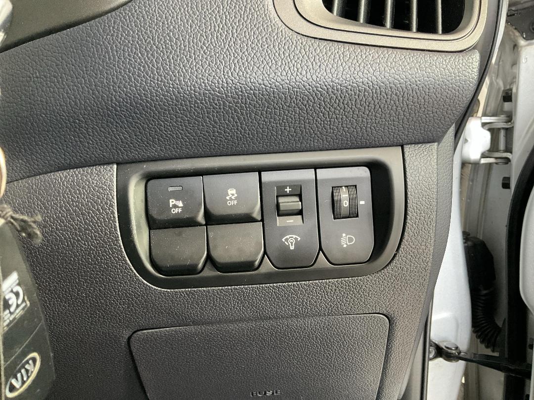 Photo '28' of KIA RIO