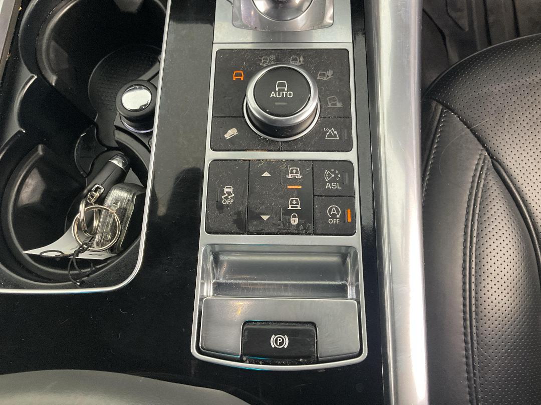 Photo '29' of Land Rover Range Rover Sport Photo '29' of Land Rover Range Rover Sport