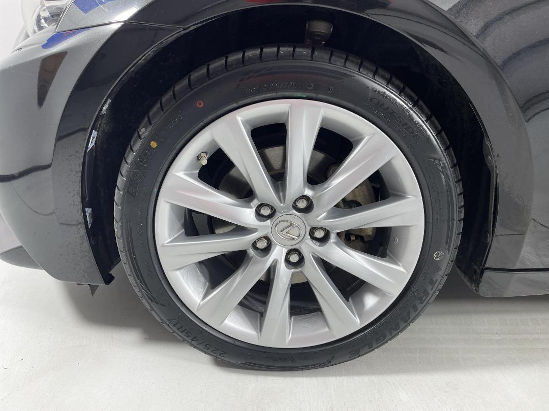 Photo '10' of Lexus IS300