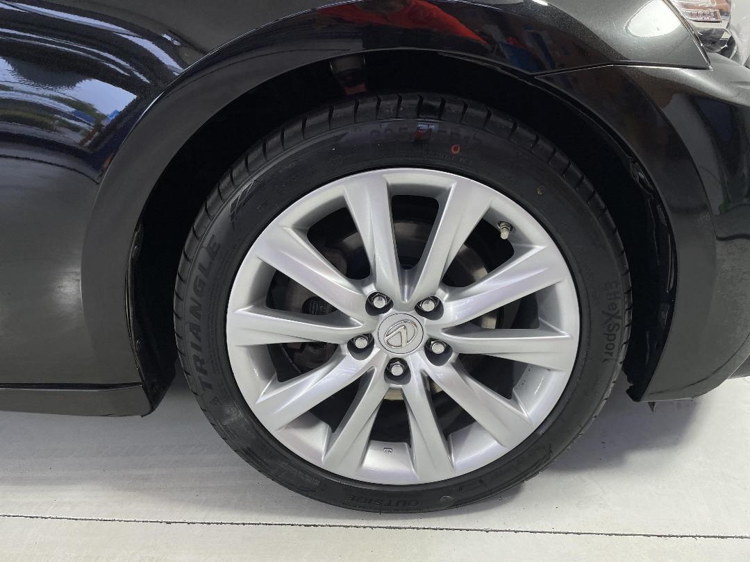 Photo '9' of Lexus IS300