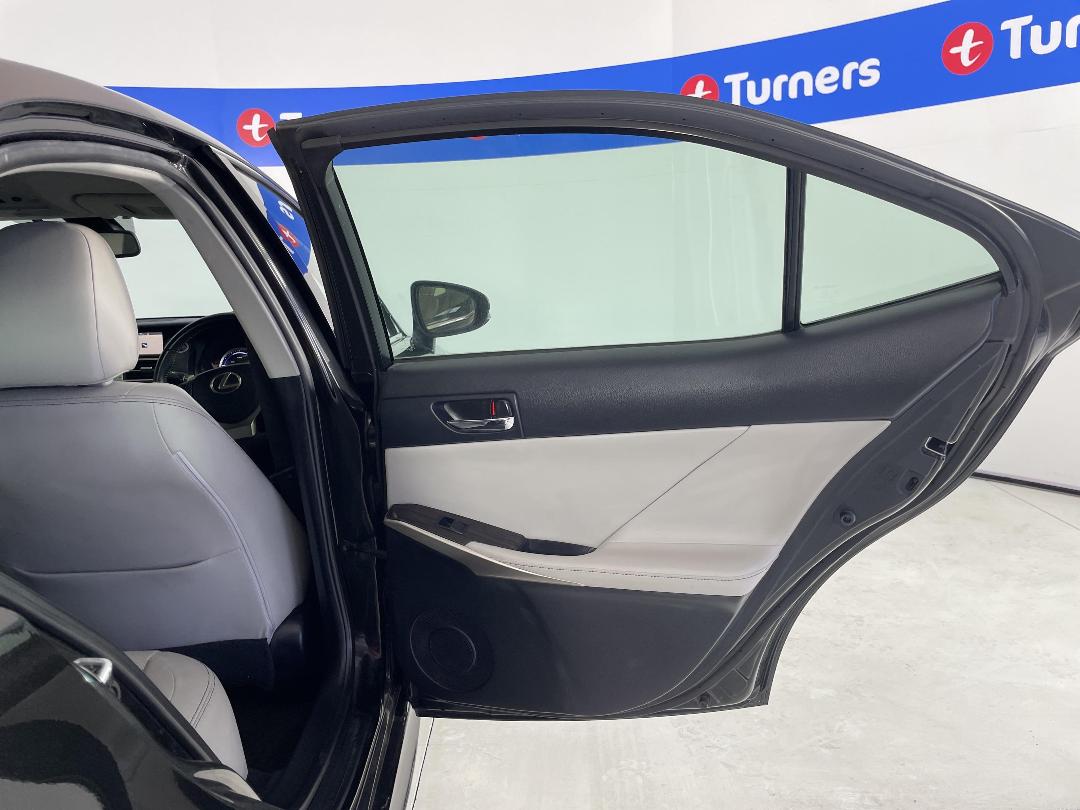 Photo '19' of Lexus IS300