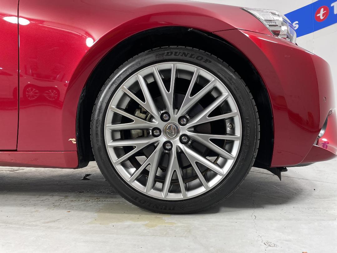 Photo '9' of Lexus IS300H Photo '9' of Lexus IS300H