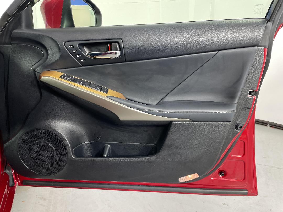 Photo '15' of Lexus IS300H Photo '15' of Lexus IS300H